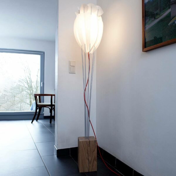 Golvlampa Tulip röd kabel, vit ek