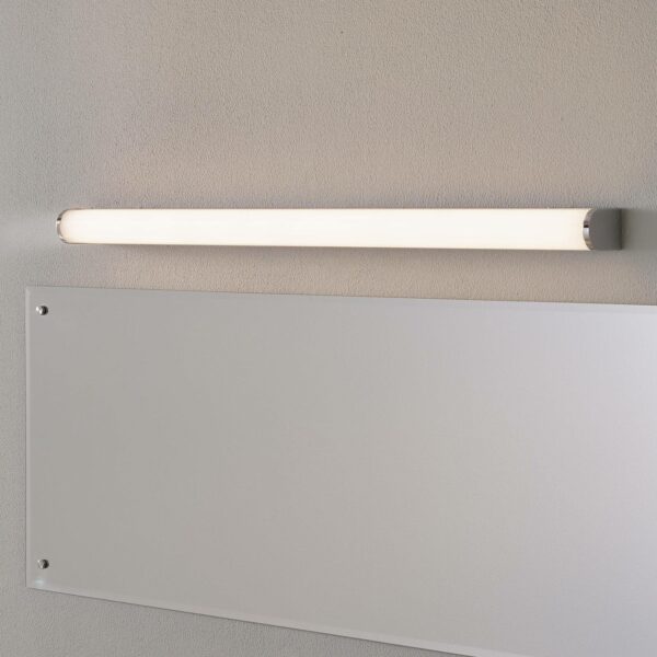 Helestra Ponto LED-vägglampa IP44 90 cm